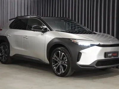 Neu Toyota bZ4X 150 kW (204 PS) 2025 Grau SUV