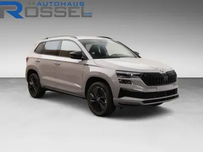 Neu Skoda Karoq SportLine 150 PS (110 kW) 2026 Grau SUV