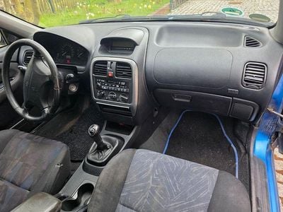 Gebraucht Mitsubishi Carisma 122 PS (89 kW) 2000 Blau Limousine