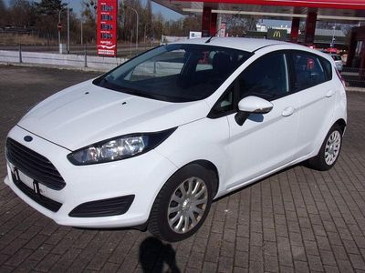 Gebraucht Ford Fiesta 65 PS (47 kW) 2013 Weiß Kleinwagen