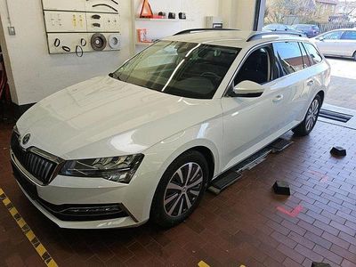 Gebraucht Skoda Superb 156 PS (114 kW) 2022 Weiß Kombi
