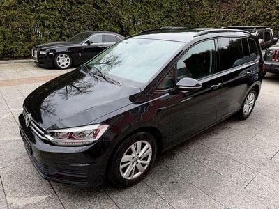 Gebraucht VW Touran Comfortline 150 PS (110 kW) 2020 Schwarz Van / Kleinbus