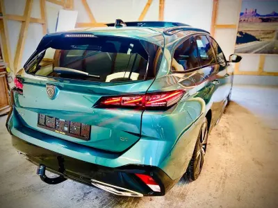 Gebraucht Peugeot 308 SW GT 131 PS (96 kW) 2025 Blau Kombi
