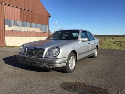 Silber Gebraucht 1997 Mercedes E290 Limousine | 8.500 €