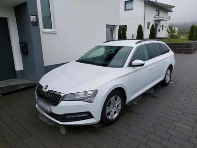 Weiß Gebraucht 2021 Skoda Superb Kombi | 15.500 € (Superpreis)