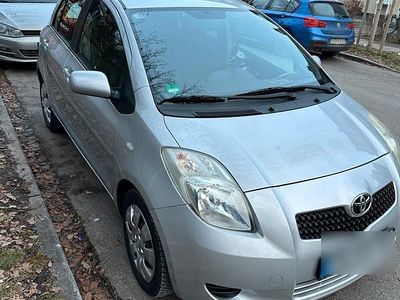 Silber Gebraucht 2007 Toyota Yaris Kleinwagen | 4.250 € (Fairer Preis)