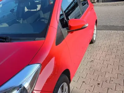 Gebraucht Toyota Yaris 70 PS (51 kW) 2012 Rot Kleinwagen