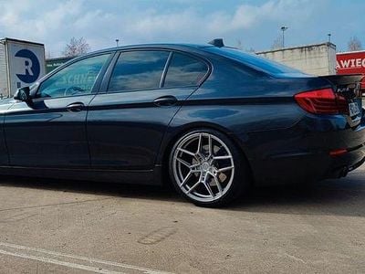 Gebraucht BMW 530 Sport Line 258 PS (189 kW) 2013 Blau Limousine