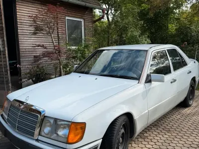 Gebraucht Mercedes E250 90 PS (66 kW) 1991 Weiß Limousine