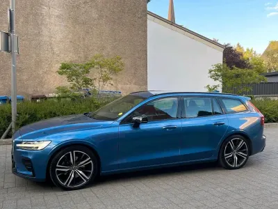 Gebraucht Volvo V60 190 PS (139 kW) 2026 Blau Kombi