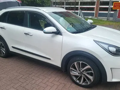 Gebraucht Kia Niro 105 PS (77 kW) 2016 Weiß SUV