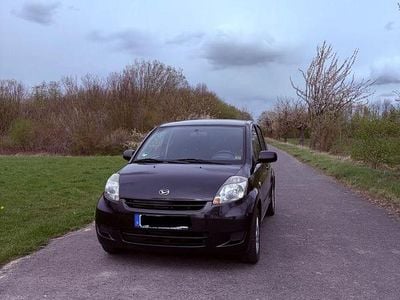 Gebraucht Daihatsu Sirion 91 PS (66 kW) 2009 Schwarz Kleinwagen