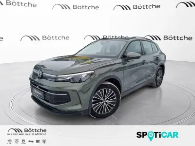 Gebraucht VW Tiguan Life 150 PS (110 kW) 2024 Cipressinogrün metallic SUV