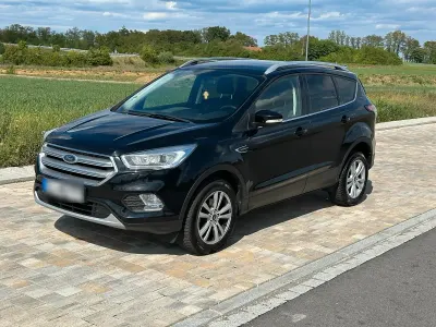 Gebraucht Ford Kuga 125 PS (91 kW) 2018 Schwarz SUV
