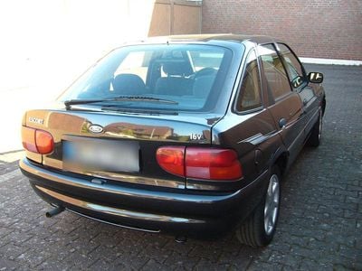 Gebraucht Ford Escort 90 PS (66 kW) 1997 Schwarz Limousine