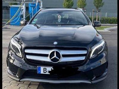 Schwarz Gebraucht 2015 Mercedes GLA200 AMG line SUV | 20.100 € (Etwas zu teuer)
