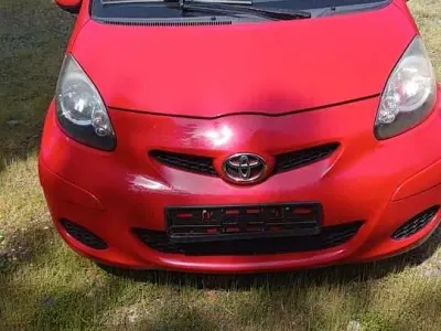 Gebraucht Toyota Aygo 68 PS (50 kW) 2009 Rot Kleinwagen