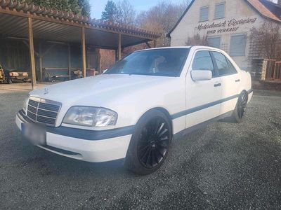 Gebraucht Mercedes C180 122 PS (89 kW) 1995 Weiß Limousine