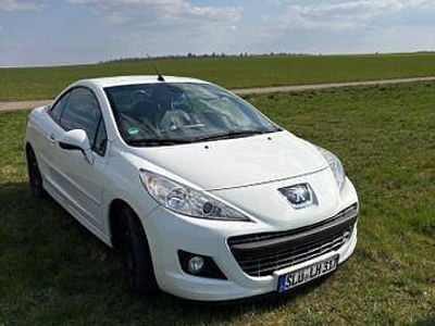 Gebraucht Peugeot 207 Allure 120 PS (88 kW) 2014 Weiß Cabrio