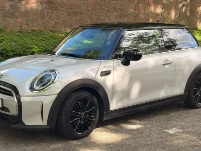 Gebraucht Mini Cooper 136 PS (100 kW) 2021 Weiß Kleinwagen