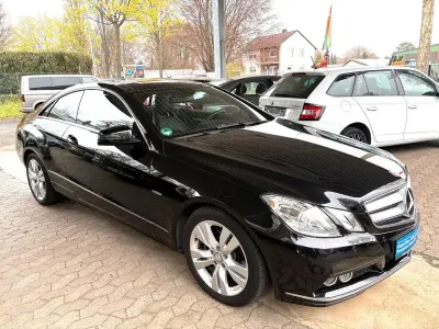 Gebraucht Mercedes E200 Avantgarde 184 PS (135 kW) 2010 Schwarz Coupé