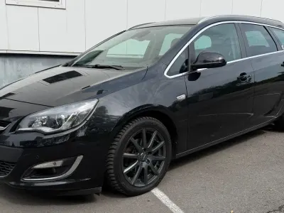 Gebraucht Opel Astra Sport 140 PS (102 kW) 2013 Schwarz Kombi