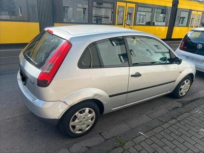 Gebraucht Ford Fiesta 60 PS (44 kW) 2003 Silber Kleinwagen