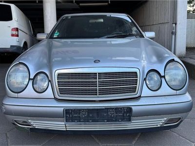 Mercedes E200