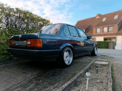 Gebraucht BMW 316 Basis 102 PS (75 kW) 1990 Blau Limousine