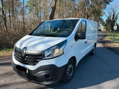 Second-hand Renault Trafic 90 CP (66 kW) 2015 Alb Monovolum