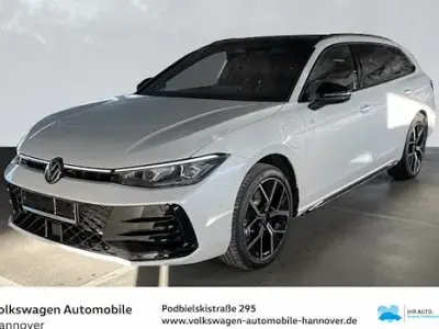 Nouvelle VW Passat R-line 272 ch (200 kW) 2026 Blanc Break