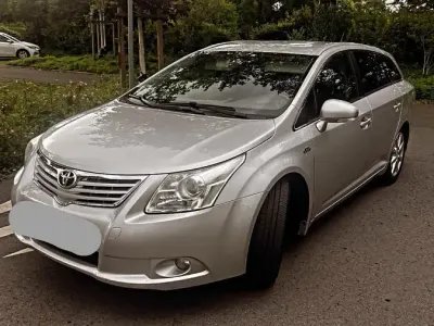 Gebraucht Toyota Avensis 150 PS (110 kW) 2009 Silber Kombi