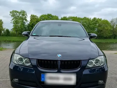 Gebraucht BMW 320 170 PS (125 kW) 2008 Blau Limousine