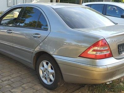 Mercedes C200