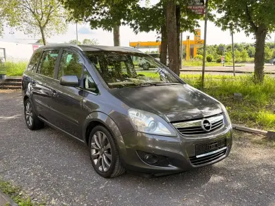 Gebraucht Opel Zafira Design Edition 140 PS (102 kW) 2012 Karbongrau Van / Kleinbus