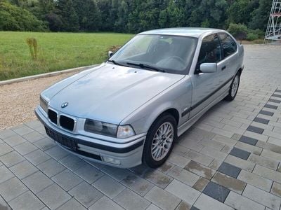BMW 323 Compact