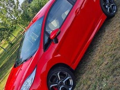 Rot Gebraucht 2016 Ford Fiesta Sport Limousine | 9.000 € (Fairer Preis)