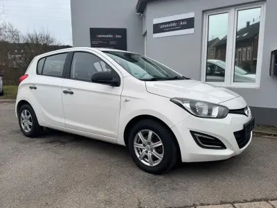 Gebraucht Hyundai i20 Classic 86 PS (63 kW) 2013 Weiß Kleinwagen