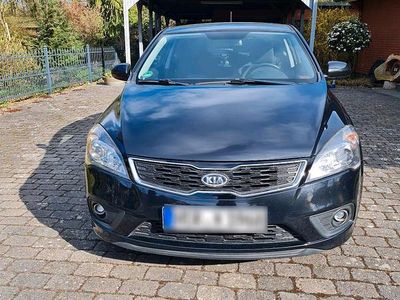 Gebraucht Kia Ceed 125 PS (91 kW) 2012 Schwarz Kleinwagen