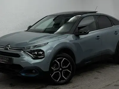 Używany Citroën e-C4 Shine 146 kW (199 KM) 2023 Niebieski Sedan/Limuzyna