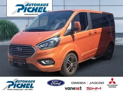 Gebraucht Ford Tourneo Custom Titanium 170 PS (125 kW) 2023 Orange Van