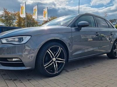 Gebraucht Audi A3 Attraction 125 PS (91 kW) 2015 Grau Limousine