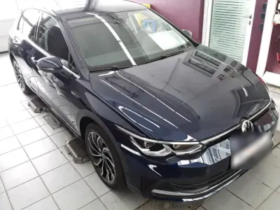 Gebraucht VW Golf VIII 150 PS (110 kW) 2020 Blau Kleinwagen