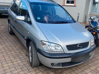Gebraucht Opel Zafira 92 PS (67 kW) 2001 Silber Van / Kleinbus