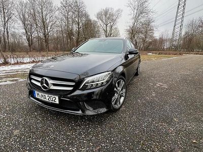 Schwarz Gebraucht 2018 Mercedes C180 Kombi | 18.000 € (Etwas zu teuer)