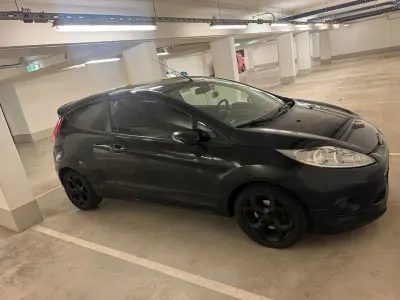 Używany Ford Fiesta Sport 97 KM (71 kW) 2010 Czarny Sedan/Limuzyna