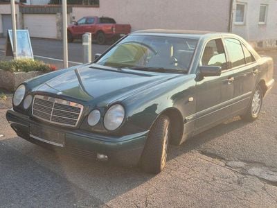 Mercedes E200