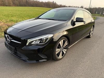 Gebraucht Mercedes CLA180 122 PS (89 kW) 2019 Schwarz Limousine