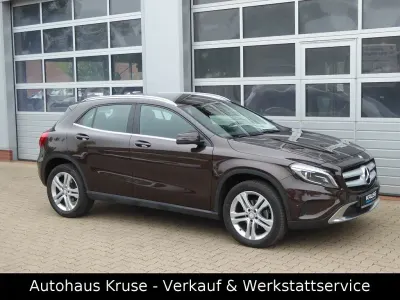 Usata Mercedes GLA200 Urban 136 CV (100 kW) 2017 Marrone SUV