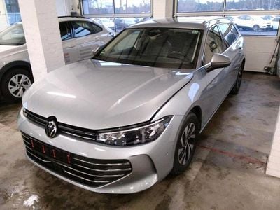 Gebraucht VW Passat Business 150 PS (110 kW) 2024 Oyster silver Kombi